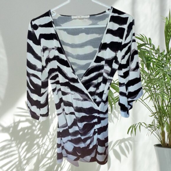 Boston Proper Animal Print Cold Shoulder Wrap Blouse XS Plunge V-Neck - Picture 2 of 10